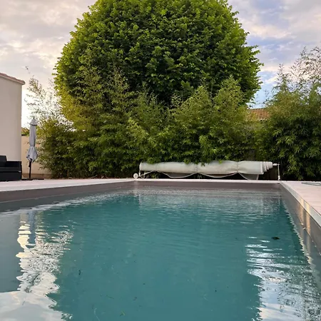 Villa Spacieuse Avec Piscine Entraigues-sur-la-Sorgue Extérieur photo