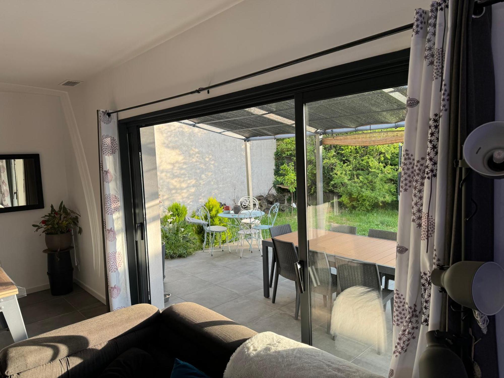 Hébergement de vacances Spacieuse Avec Piscine Entraigues-sur-la-Sorgue